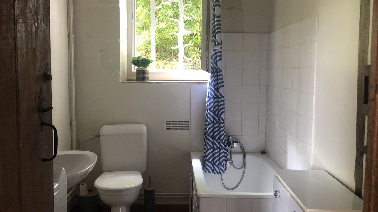 Photo of Bathroom in La Croix-en-Touraine