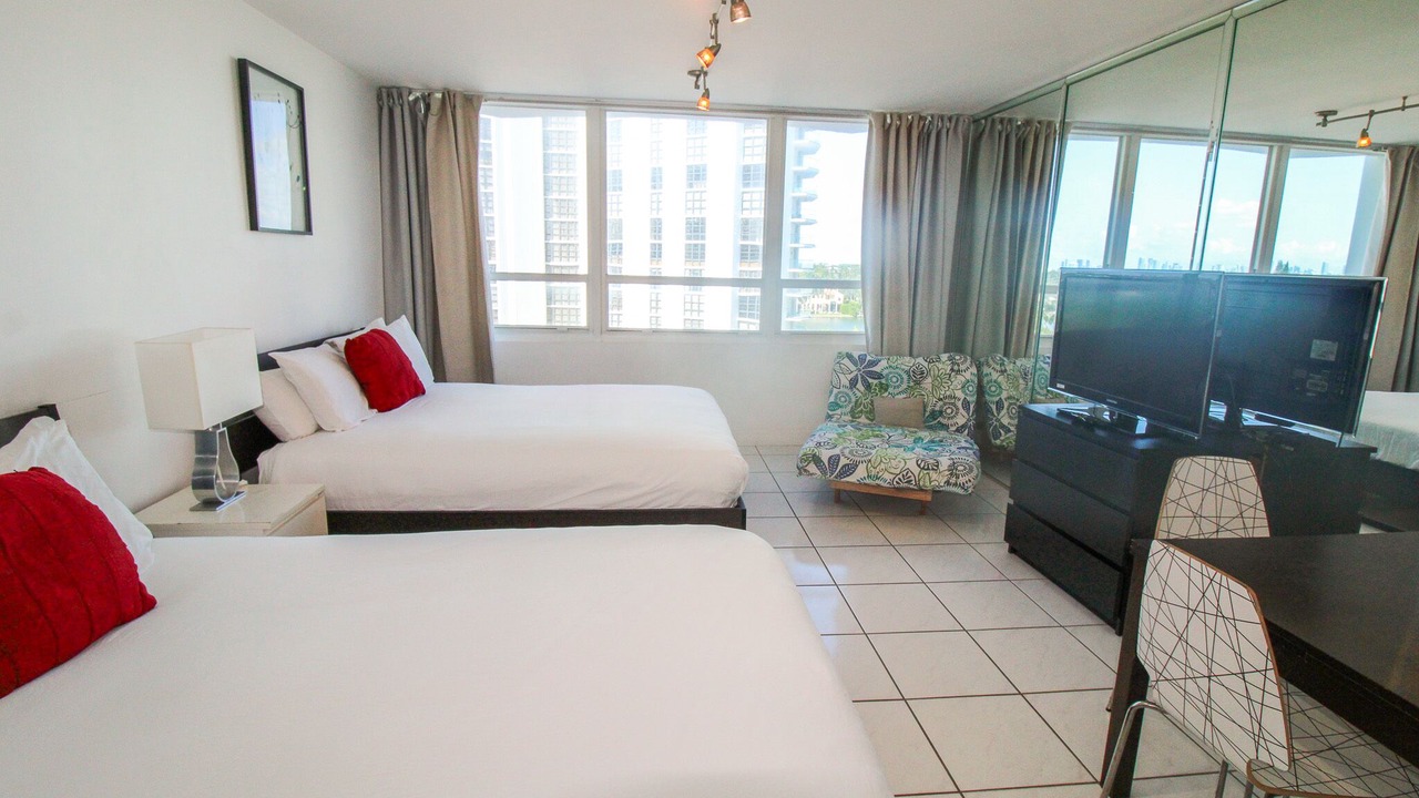 Photo of Others in Mid Beach