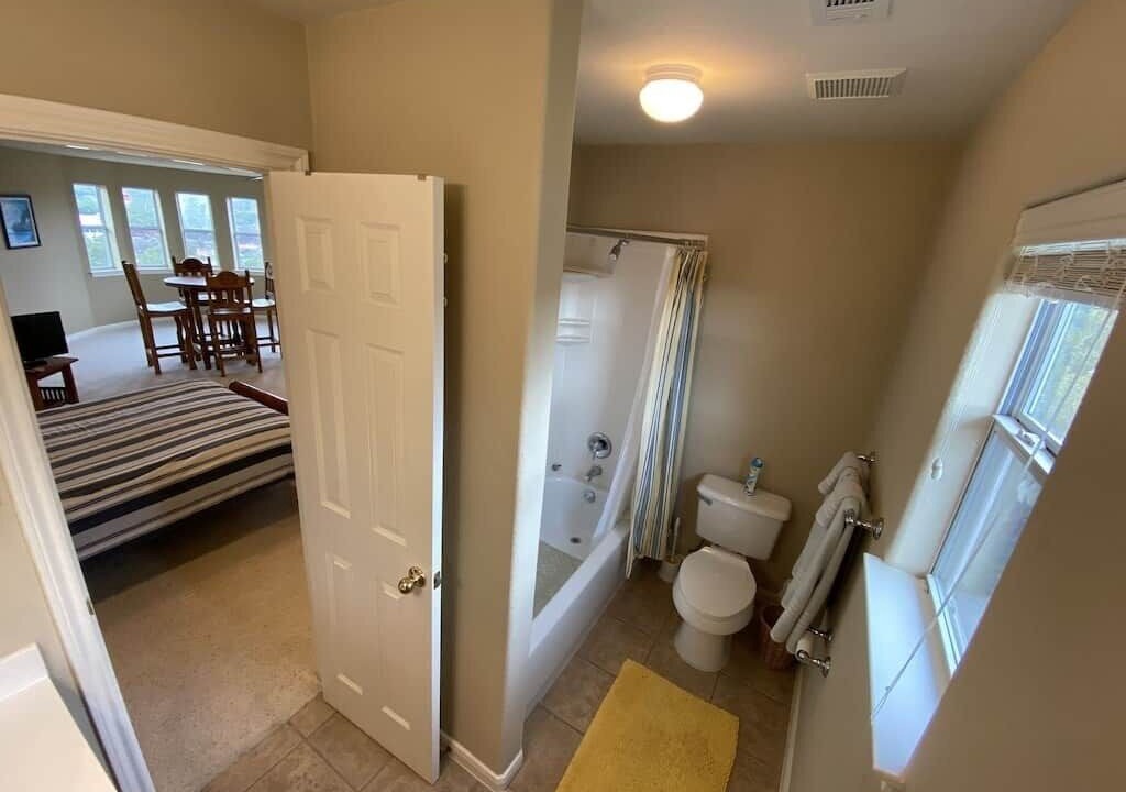 Photo of Bathroom in Briarcliff