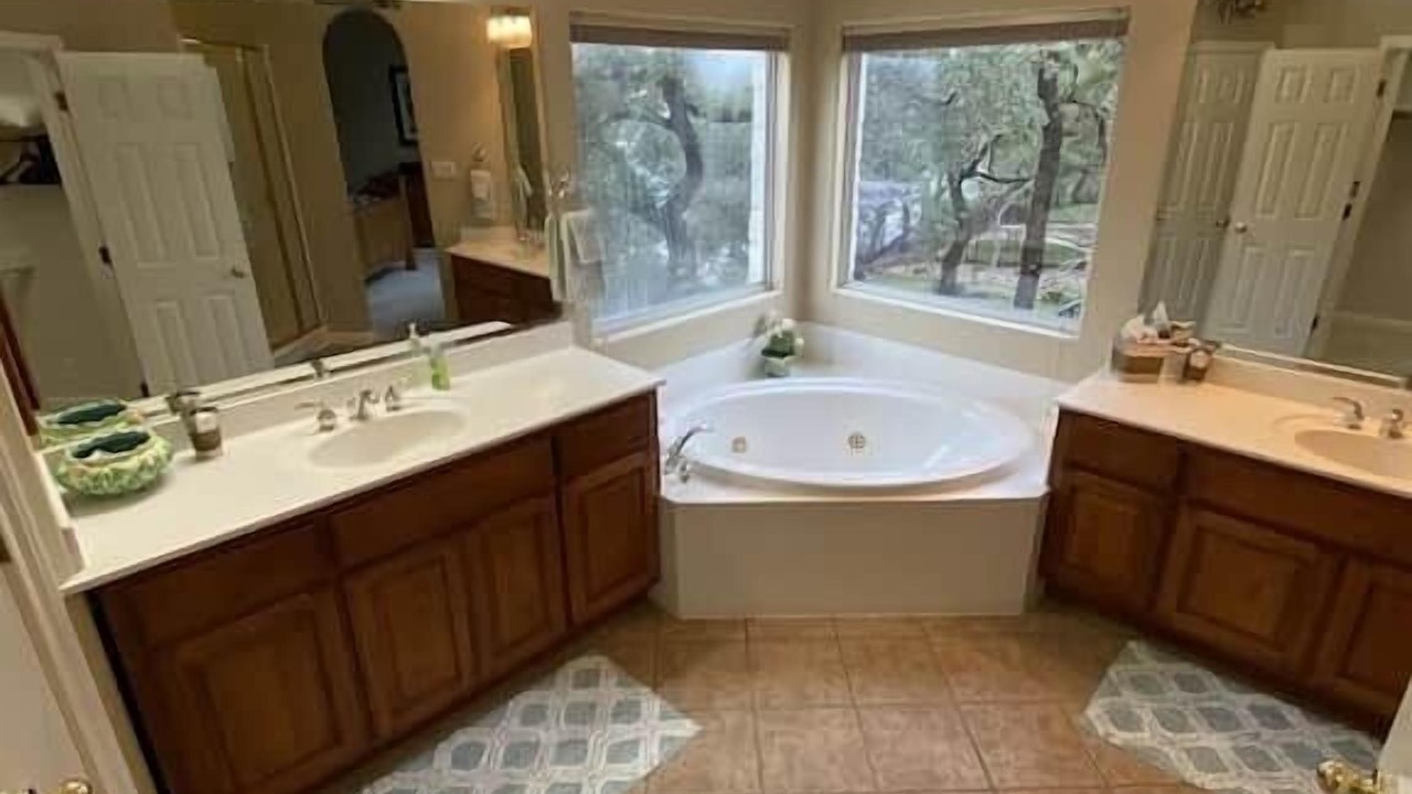 Photo of Bathroom in Briarcliff