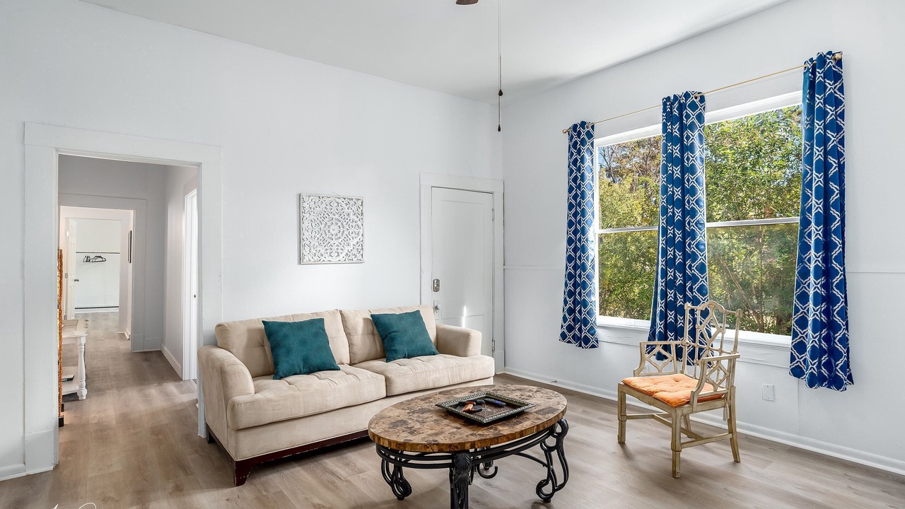 Photo of Livingroom in Highland Historic District