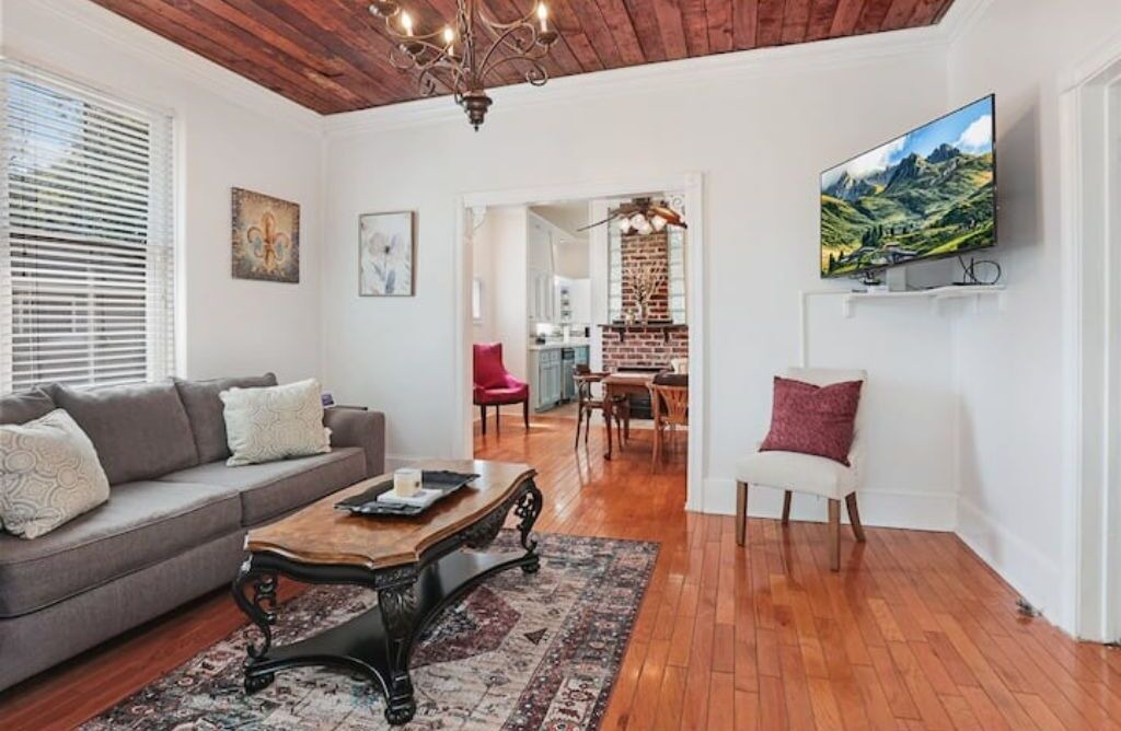 Photo of Livingroom in Roseland Terrace Historic District
