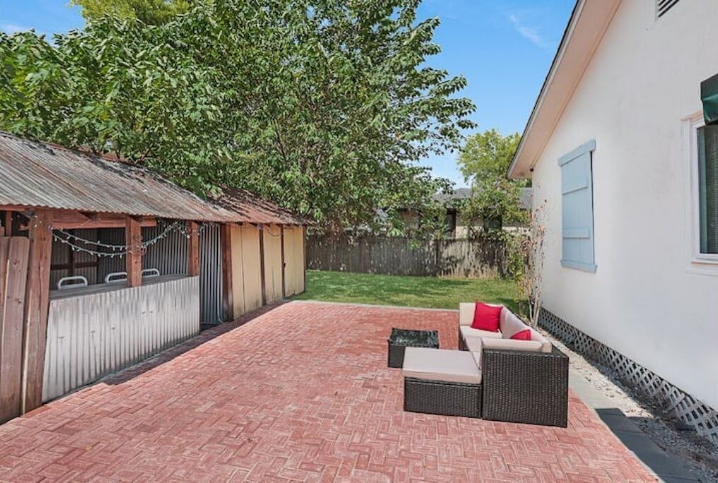 Photo of Patio Balcony in Roseland Terrace Historic District