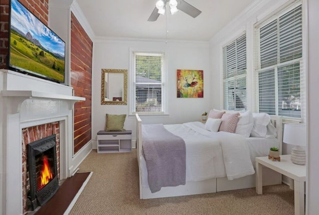 Photo of Bedroom in Roseland Terrace Historic District