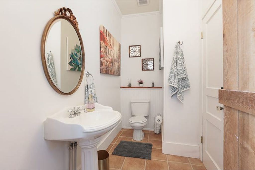 Photo of Bathroom in Roseland Terrace Historic District