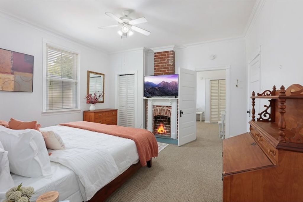 Photo of Bedroom in Roseland Terrace Historic District