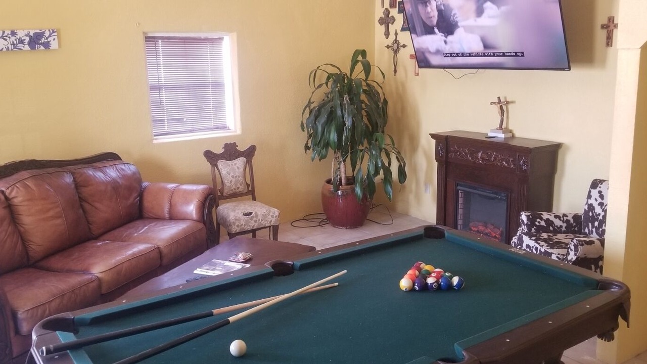 Photo of Livingroom in Kermit