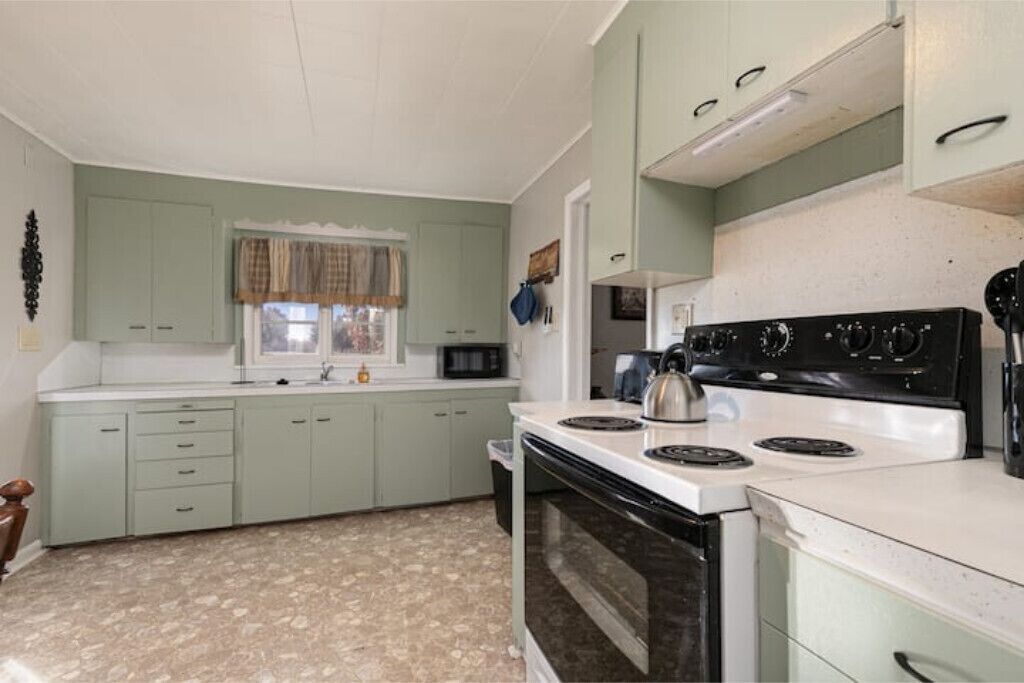 Photo of Kitchen in Brookline Station