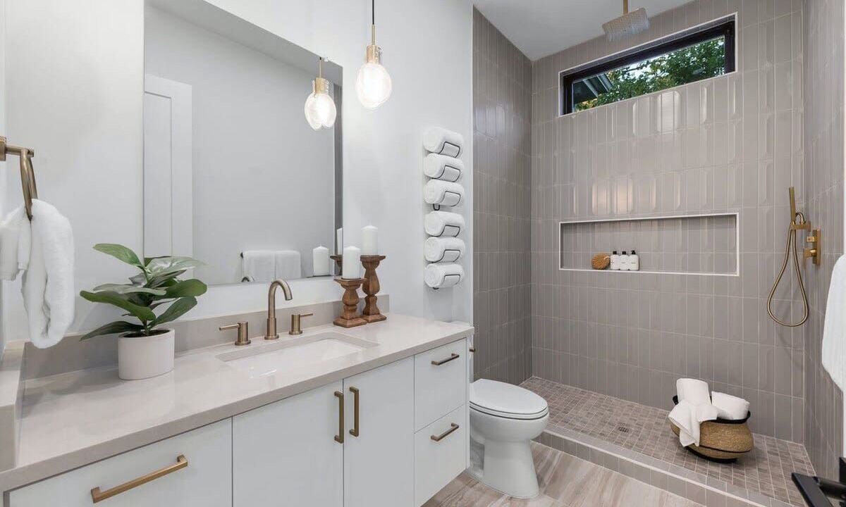 Photo of Bathroom in Montopolis