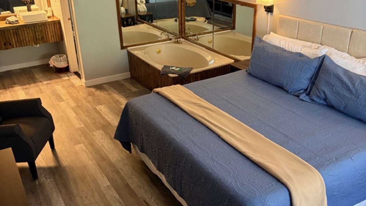 Photo of Bedroom in Eureka Springs Historic District