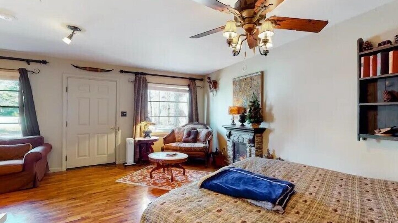 Photo of Bedroom in Eureka Springs Historic District