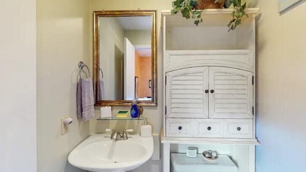 Photo of Bathroom in Eureka Springs Historic District