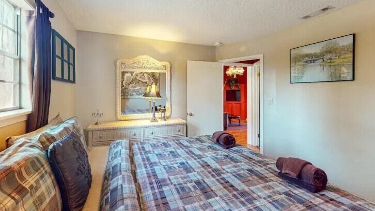 Photo of Bedroom in Eureka Springs Historic District