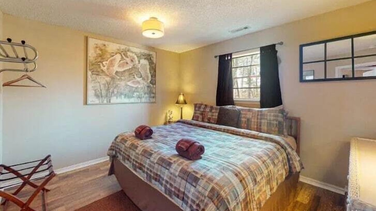 Photo of Bedroom in Eureka Springs Historic District