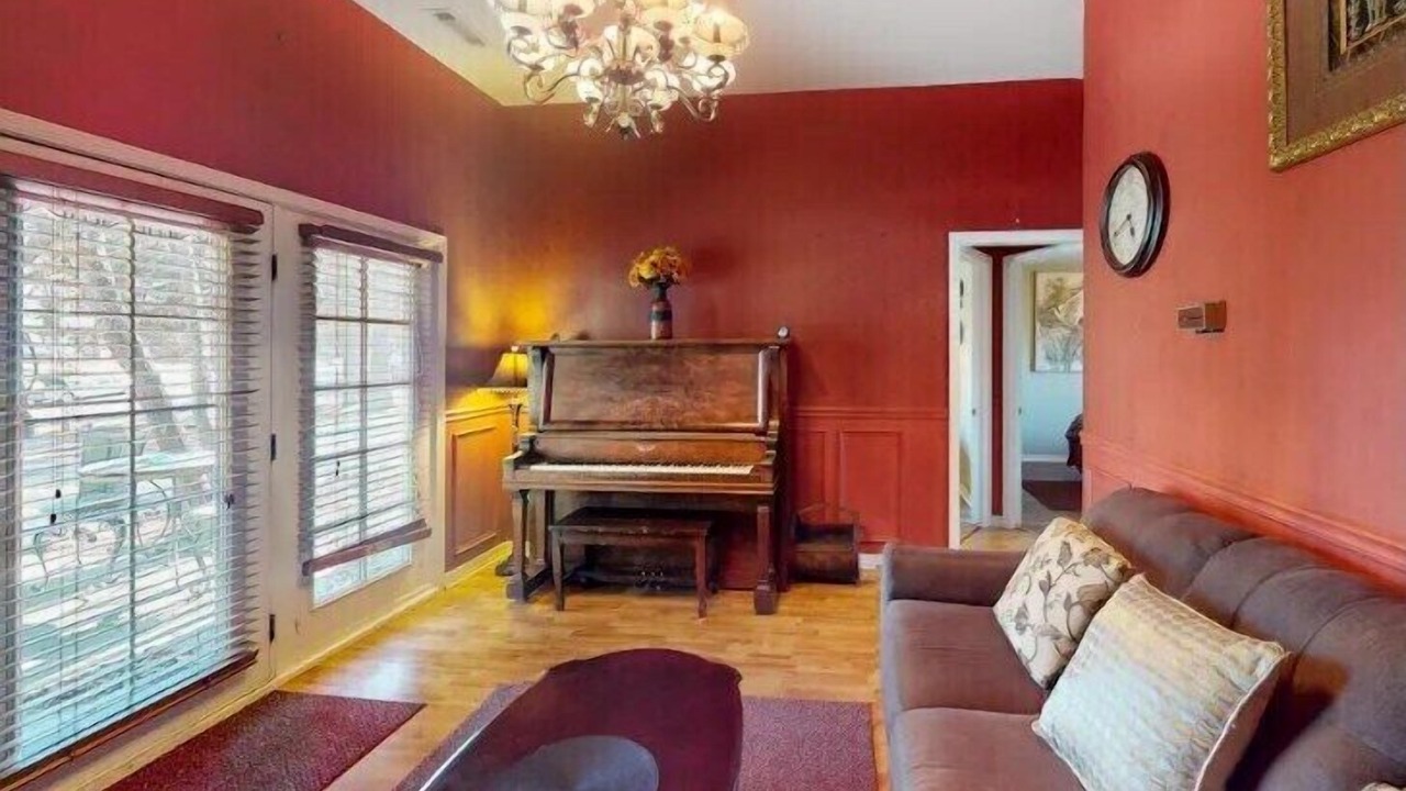 Photo of Livingroom in Eureka Springs Historic District