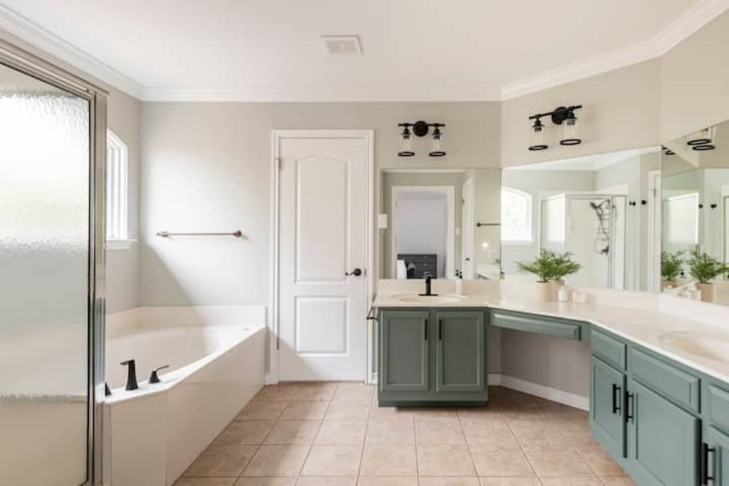 Photo of Bathroom in Deer Park At Maple Run