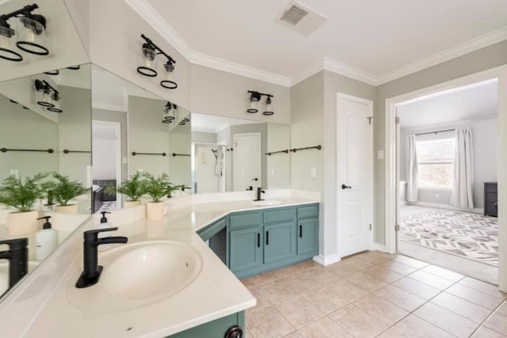 Photo of Bathroom in Deer Park At Maple Run