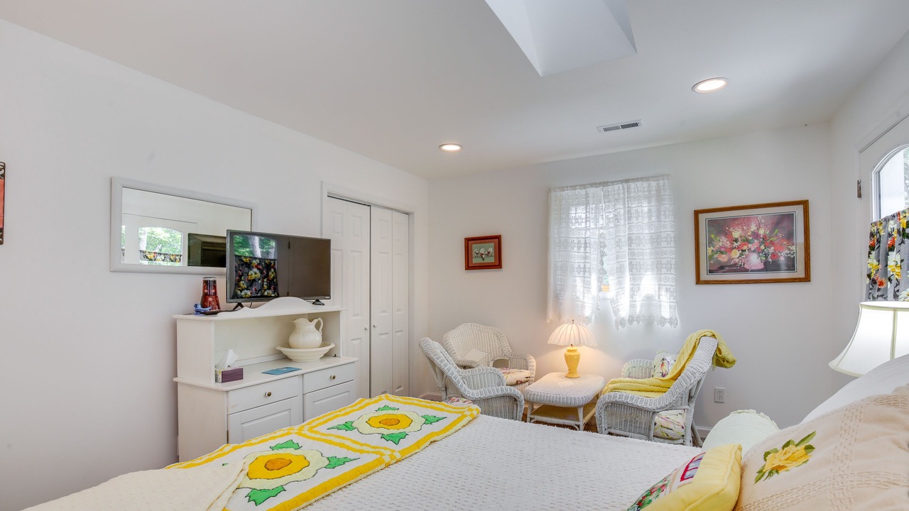 Photo of Bedroom in Shook