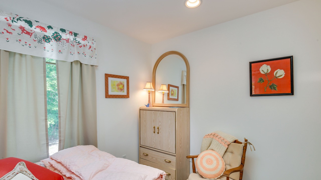 Photo of Bedroom in Shook