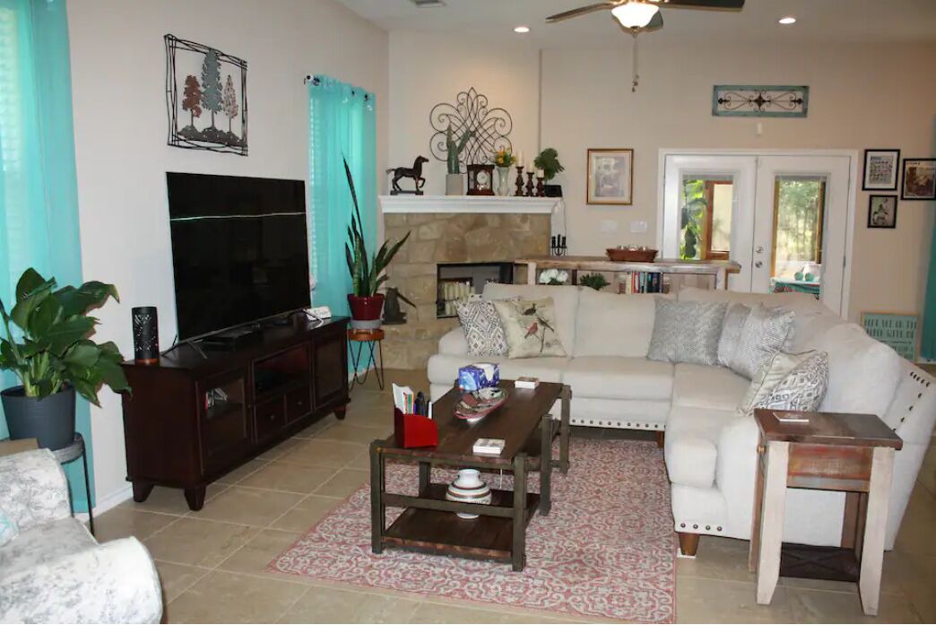 Photo of Livingroom in Bastrop