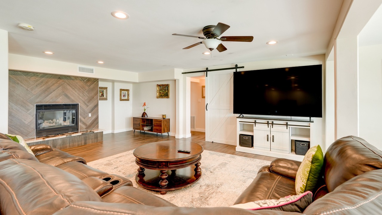 Photo of Livingroom in Paradise Valley Village