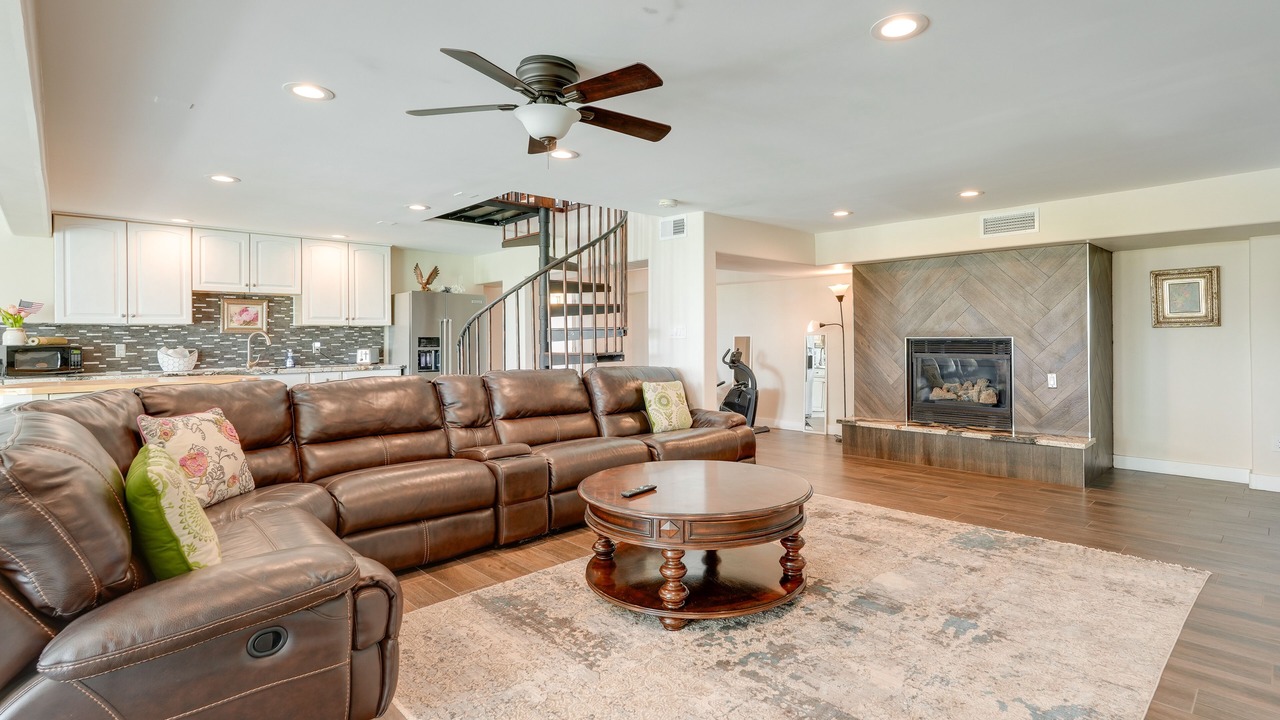 Photo of Livingroom in Paradise Valley Village