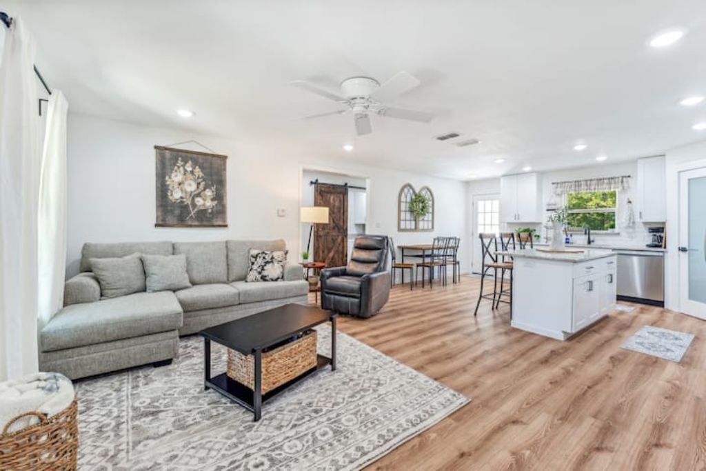 Photo of Livingroom in Stephenville