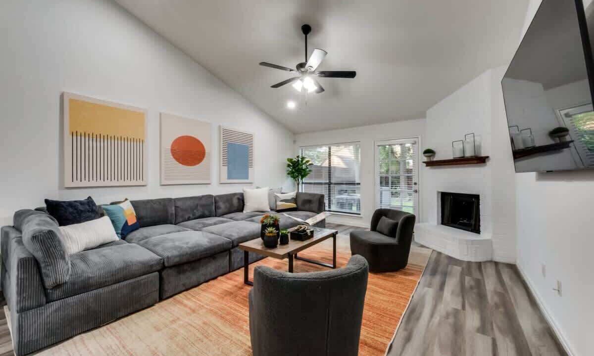 Photo of Livingroom in Far North Dallas