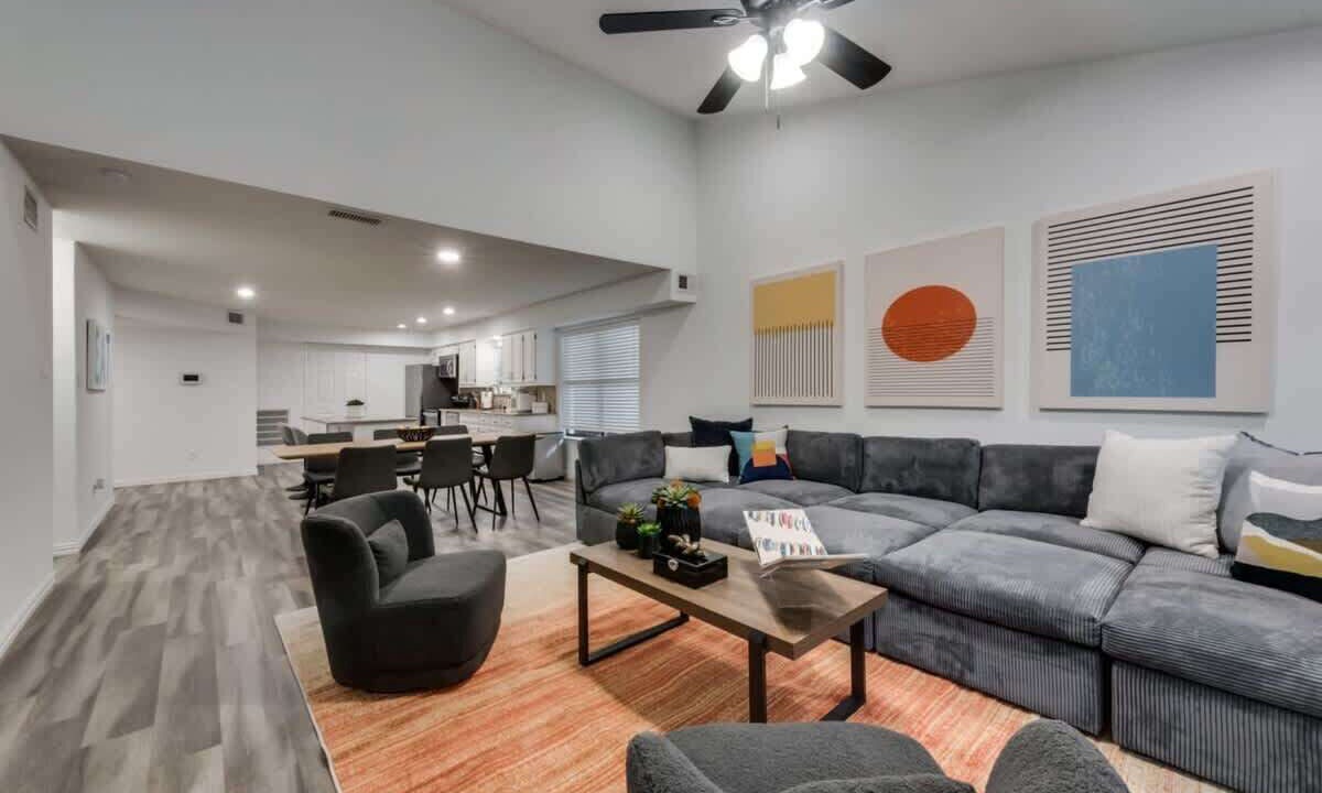 Photo of Livingroom in Far North Dallas