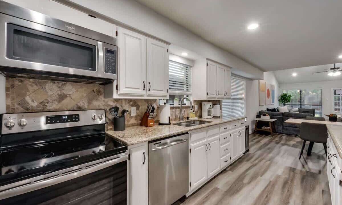 Photo of Kitchen in Far North Dallas