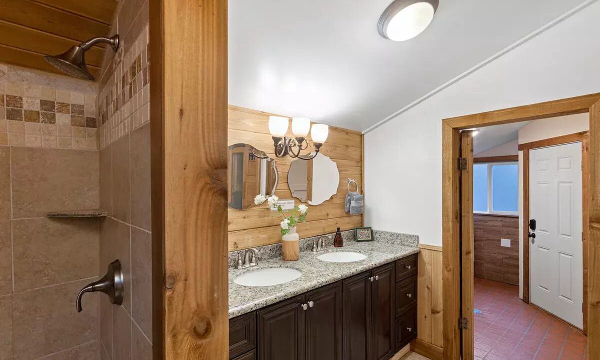 Photo of Bathroom in Index