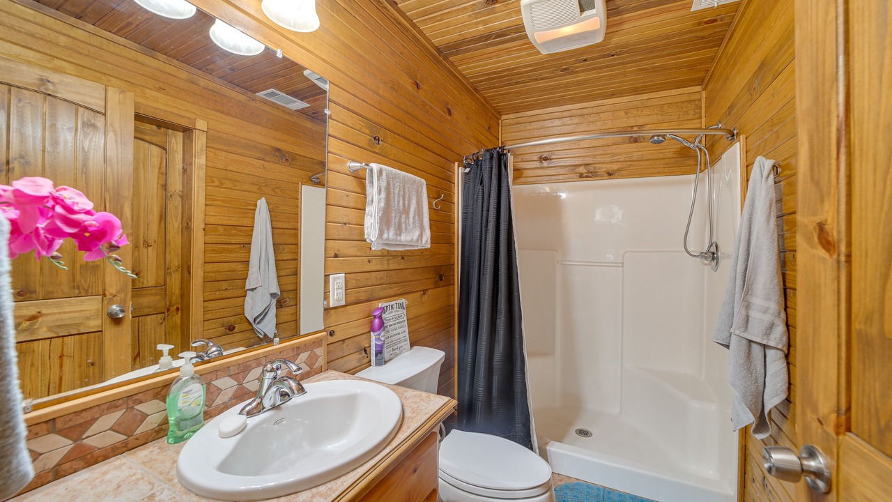 Photo of Bathroom in Hoyt