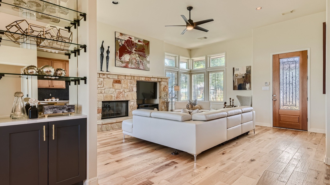 Photo of Livingroom in Lakecliff On Lake Travis
