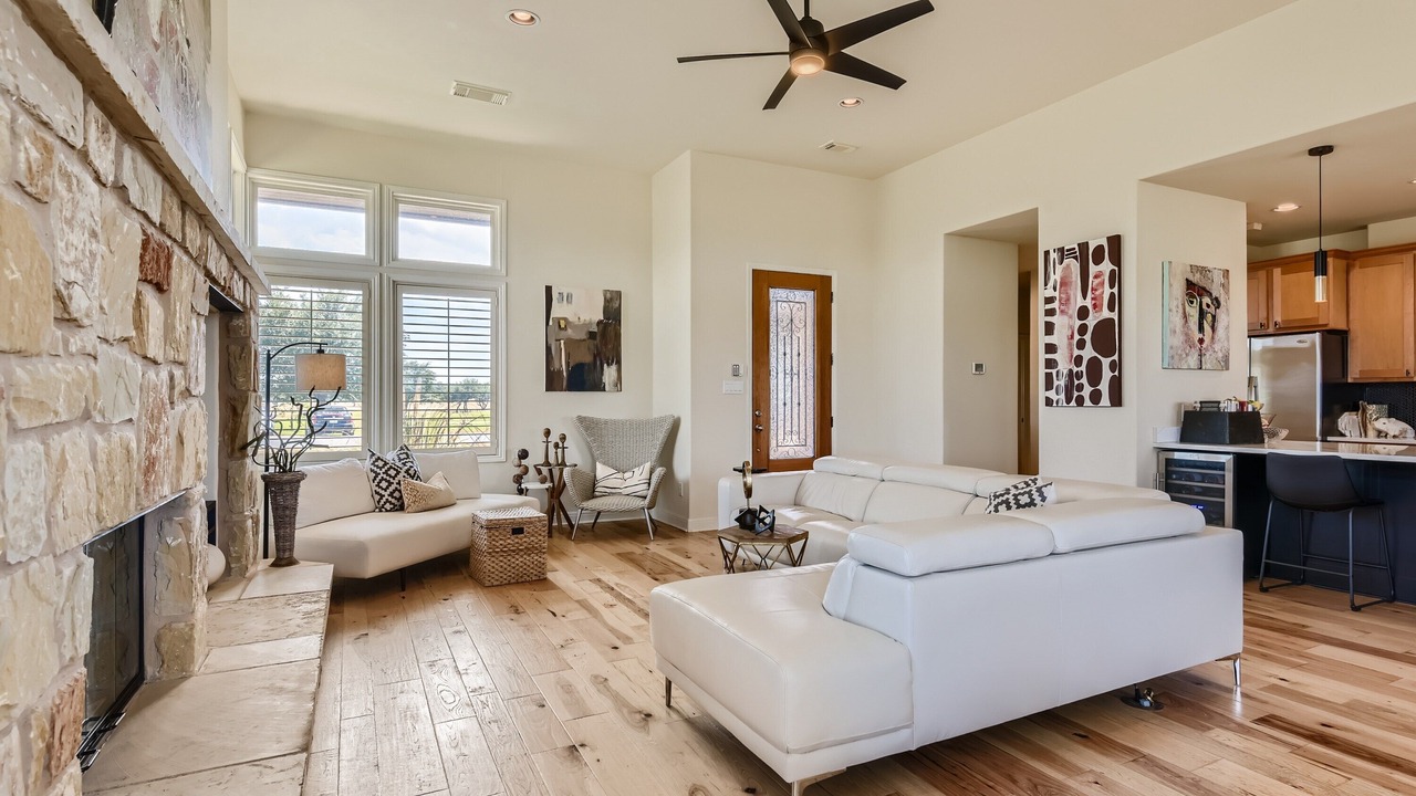 Photo of Livingroom in Lakecliff On Lake Travis