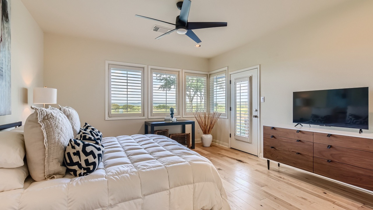 Photo of Bedroom in Lakecliff On Lake Travis