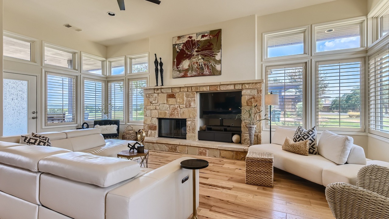 Photo of Livingroom in Lakecliff On Lake Travis