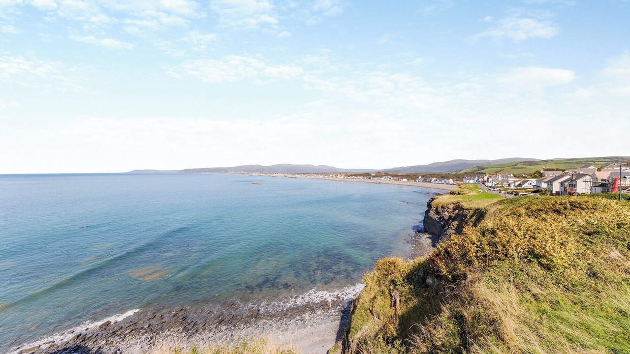 Photo of Others in Borth