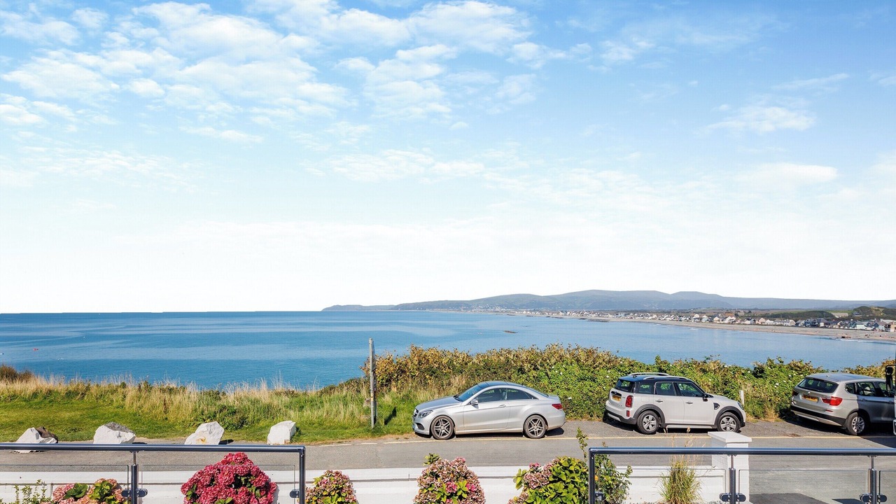 Photo of Others in Borth