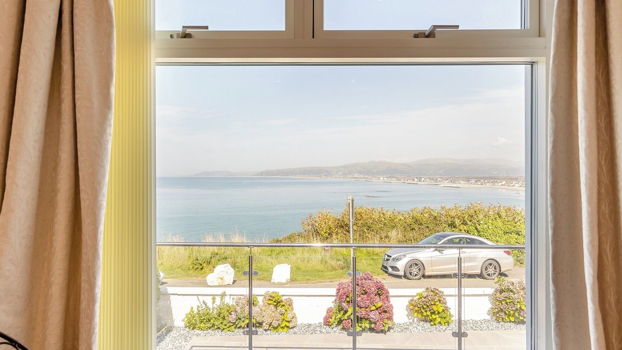 Photo of Others in Borth