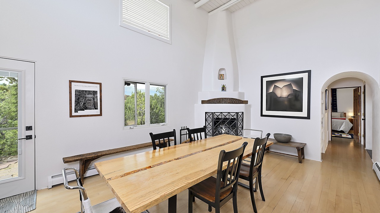Photo of Livingroom in Historic Eastside