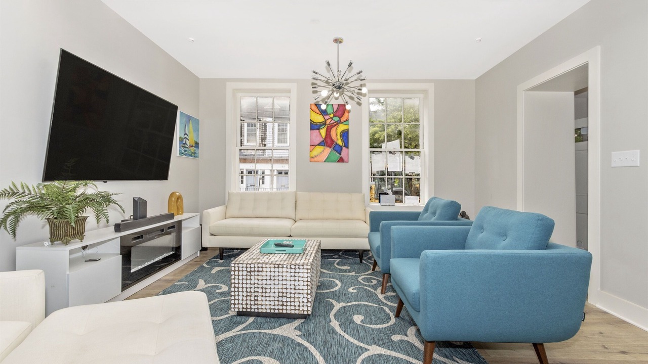 Photo of Livingroom in Historic District