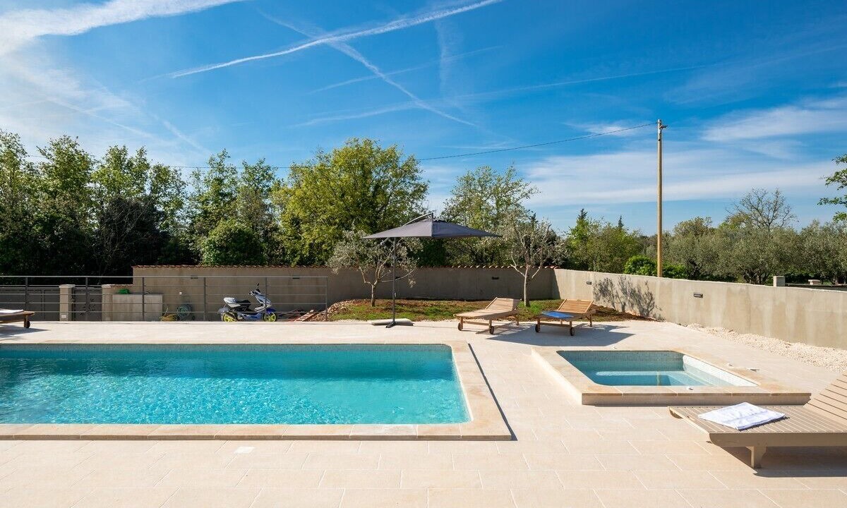 Photo of Outdoor in Kavran
