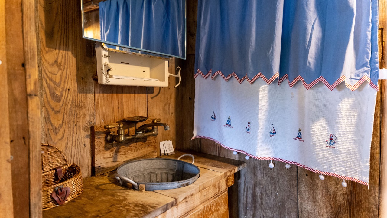Photo of Bathroom in Satin