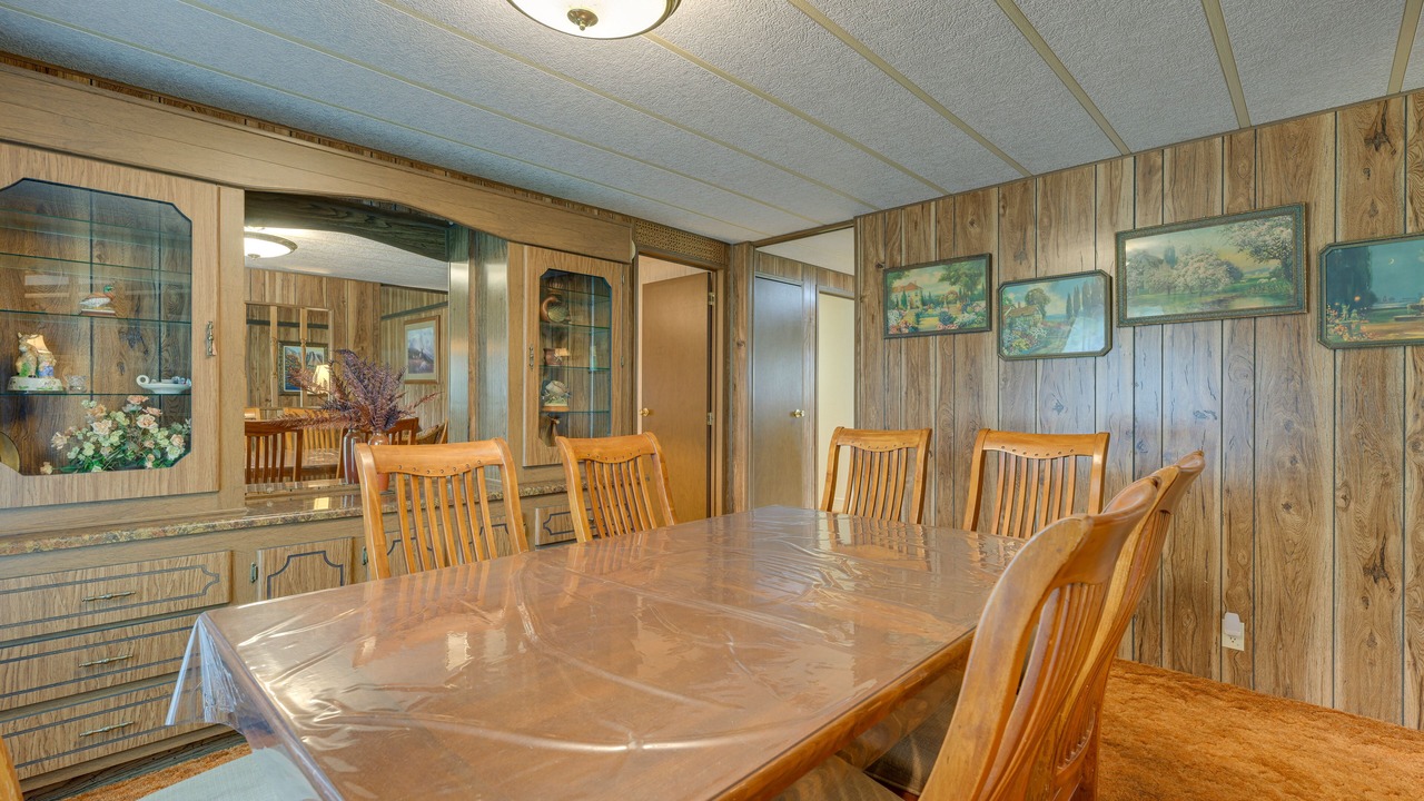 Photo of Others in Salmon