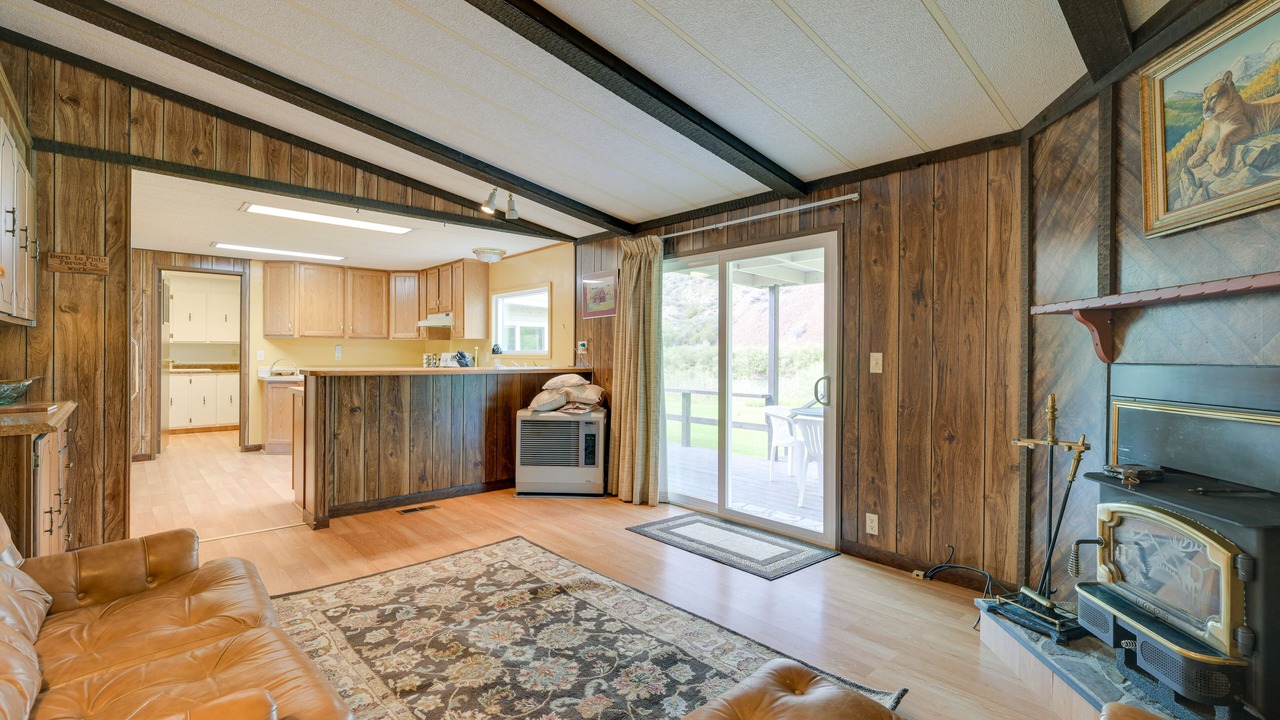 Photo of Livingroom in Salmon