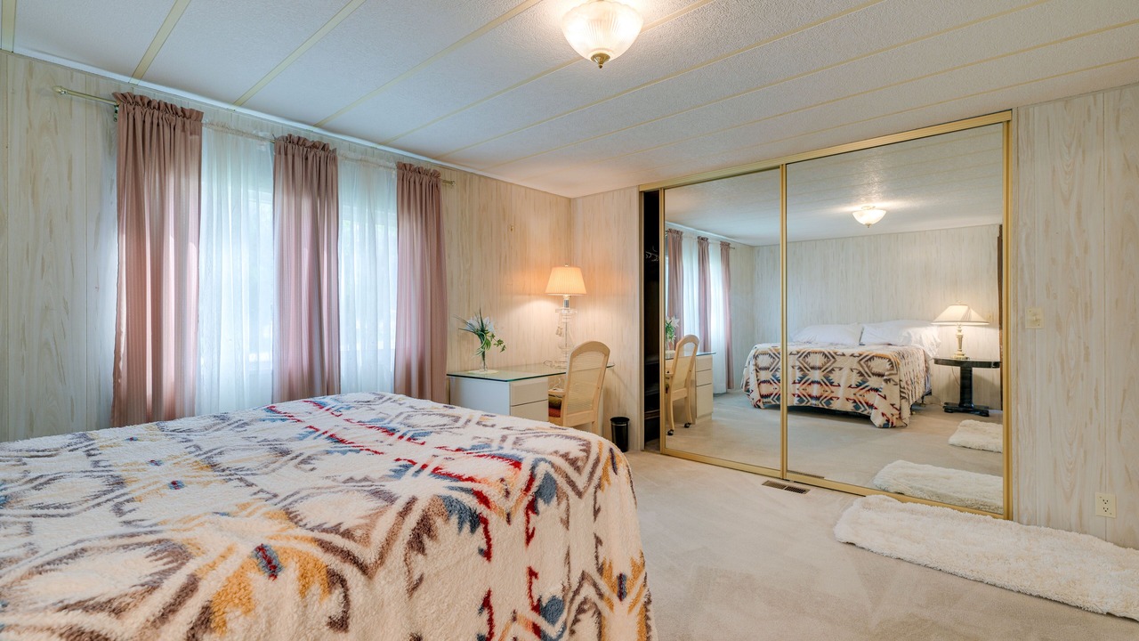 Photo of Bedroom in Salmon