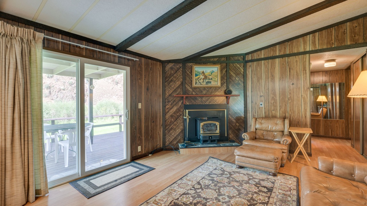 Photo of Livingroom in Salmon