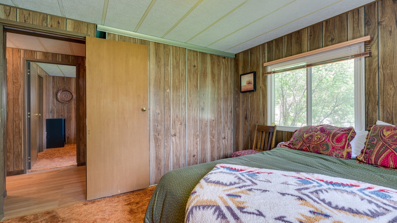 Photo of Bedroom in Salmon