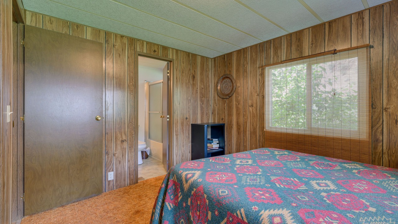 Photo of Bedroom in Salmon