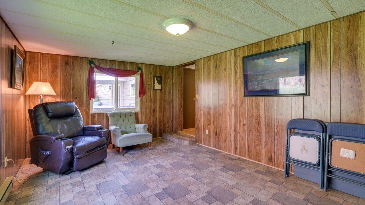 Photo of Bedroom in Salmon